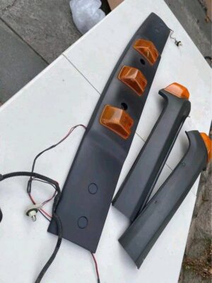 Hummer H2 H3 Model 2006 GM Roof Marker Lamps 3 pcs ?