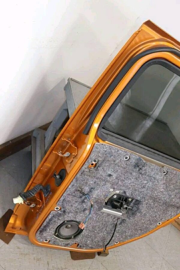 2, 
03-09 Hummer H2
Passenger right RH rear door shell (Fushion orange 55u)