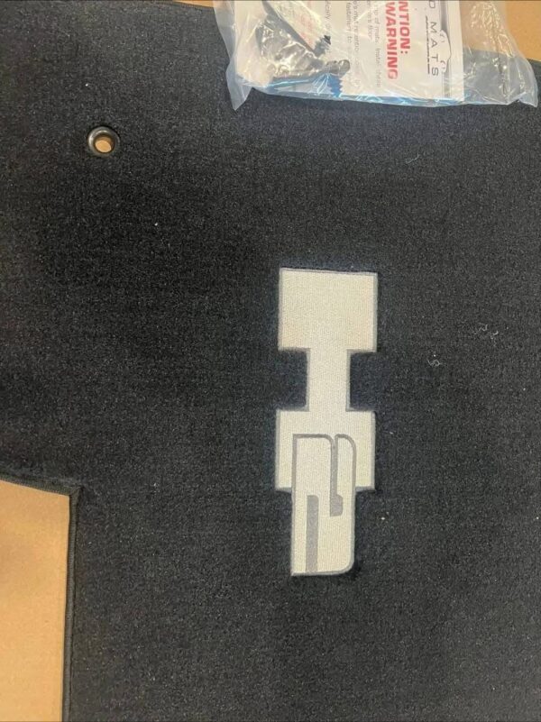 2003-2007 gm hummer H2 floor mats black w/H2
logo