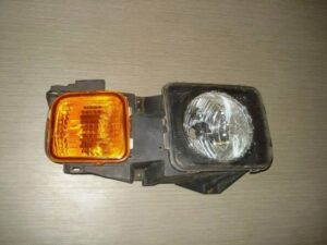 Hummer H3 Headlight Turn Signal Right Front 15267363
GM OEM
